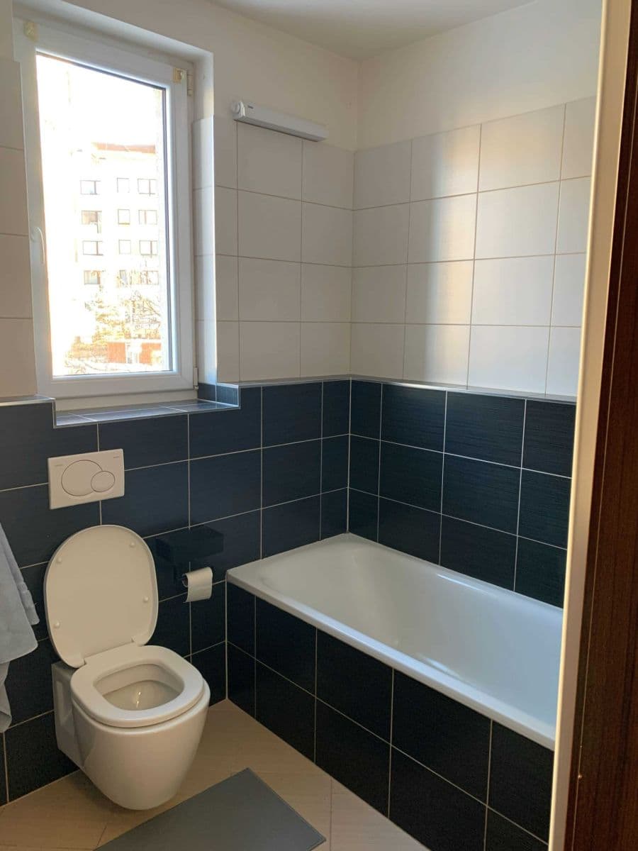 Prenájom bytu 2-izbový 55 m², Makedonská, Praha, Praha Prenájom bytu 2-izbový 55 m², Makedonská, Praha, Praha