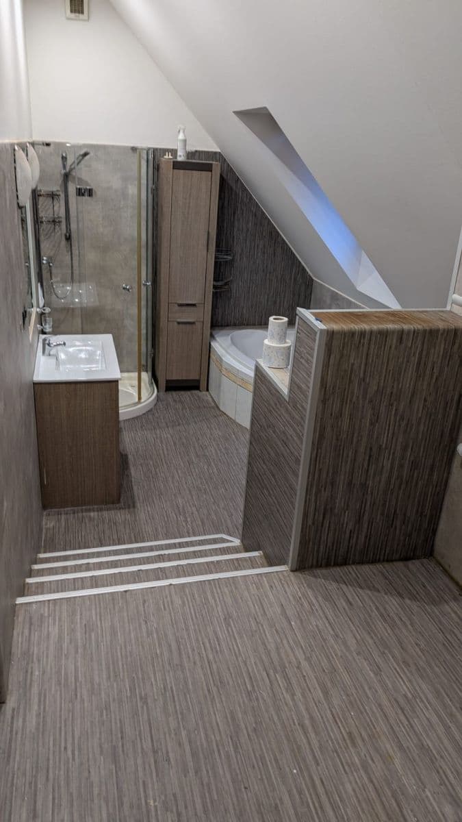 Prenájom bytu 5-izbový 126 m², Osvoboditelů, Hlučín, Moravskoslezský kraj Prenájom bytu 5-izbový 126 m², Osvoboditelů, Hlučín, Moravskoslezský kraj