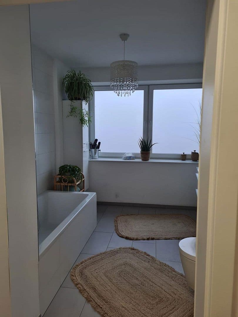 Prenájom bytu 4-izbový 136 m², Markt Str. 13, Rehburg-Loccum, Dolné Sasko Prenájom bytu 4-izbový 136 m², Markt Str. 13, Rehburg-Loccum, Dolné Sasko