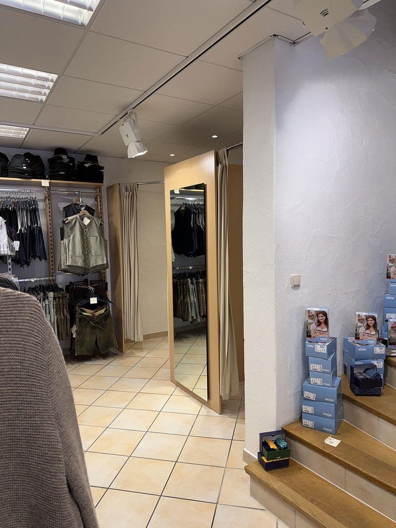 Prenájom nebytového priestoru 85 m², Obermarkt 39, Mittenwald, Bavorsko Prenájom nebytového priestoru 85 m², Obermarkt 39, Mittenwald, Bavorsko