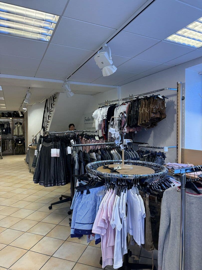 Prenájom nebytového priestoru 85 m², Obermarkt 39, Mittenwald, Bavorsko Prenájom nebytového priestoru 85 m², Obermarkt 39, Mittenwald, Bavorsko