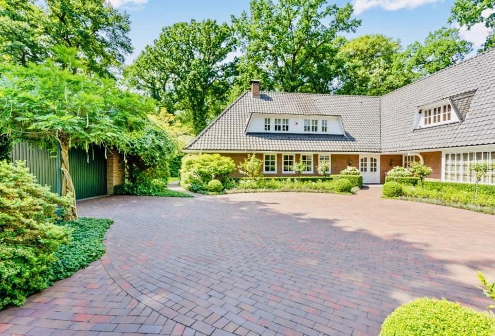 Predaj domu 467 m², pozemek 2.646 m², Bremen, Brémy Predaj domu 467 m², pozemek 2.646 m², Bremen, Brémy