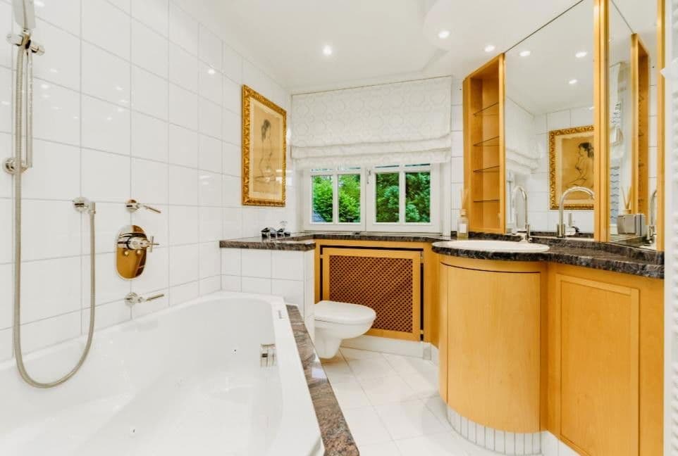 Predaj domu 467 m², pozemek 2.646 m², Bremen, Brémy Predaj domu 467 m², pozemek 2.646 m², Bremen, Brémy