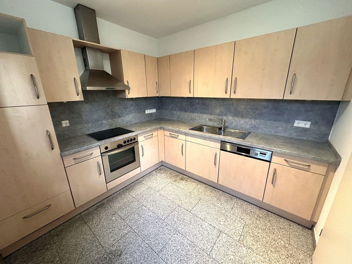 Prenájom domu 167 m², pozemek 330 m², Am Sonnenhang 6b, Otterberg, Porýnie-Falcko Prenájom domu 167 m², pozemek 330 m², Am Sonnenhang 6b, Otterberg, Porýnie-Falcko