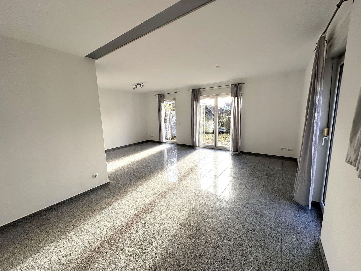 Prenájom domu 167 m², pozemek 330 m², Am Sonnenhang 6b, Otterberg, Porýnie-Falcko Prenájom domu 167 m², pozemek 330 m², Am Sonnenhang 6b, Otterberg, Porýnie-Falcko