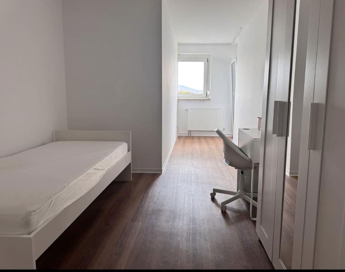 Prenájom bytu 5-izbový 92 m², Am Wehr 1, Liederbach am Taunus, Hesensko Prenájom bytu 5-izbový 92 m², Am Wehr 1, Liederbach am Taunus, Hesensko