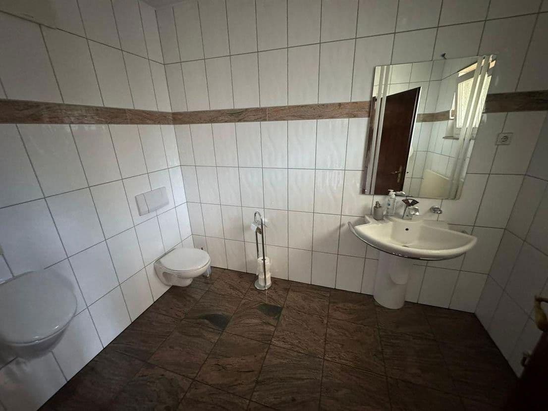 Prenájom nebytového priestoru 3.216 m², Balve, Severné Porýnie - Westfálsko Prenájom nebytového priestoru 3.216 m², Balve, Severné Porýnie - Westfálsko