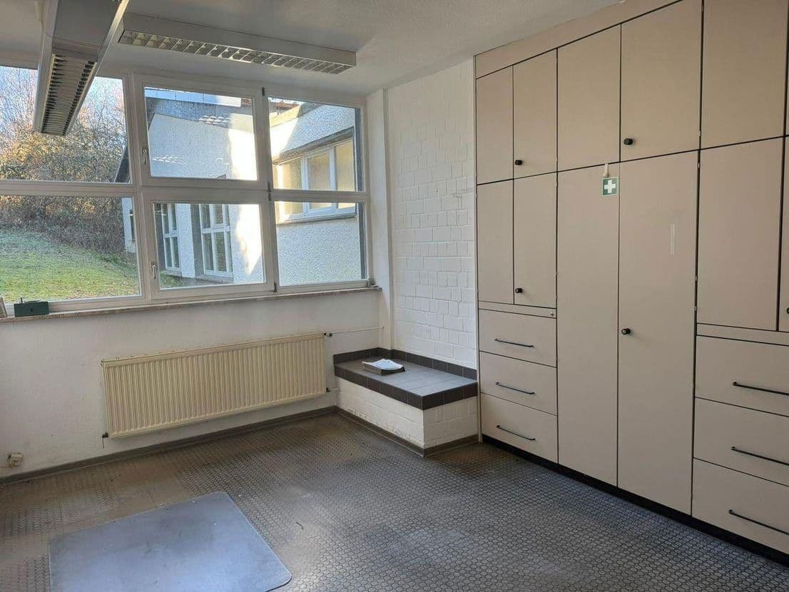 Prenájom nebytového priestoru 3.216 m², Balve, Severné Porýnie - Westfálsko Prenájom nebytového priestoru 3.216 m², Balve, Severné Porýnie - Westfálsko