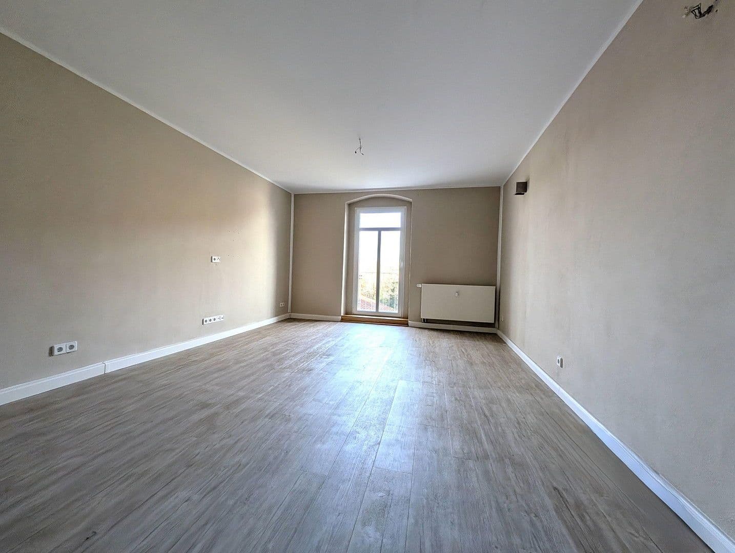 Prenájom bytu 3-izbový 100 m², Brandenburg, Brandenbursko Prenájom bytu 3-izbový 100 m², Brandenburg, Brandenbursko