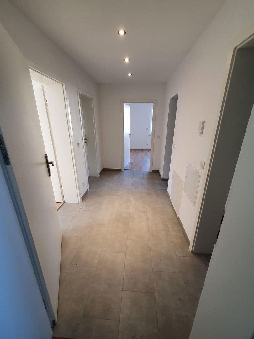 Prenájom bytu 3-izbový 82 m², Angerstraße 1, Hannover, Dolné Sasko Prenájom bytu 3-izbový 82 m², Angerstraße 1, Hannover, Dolné Sasko