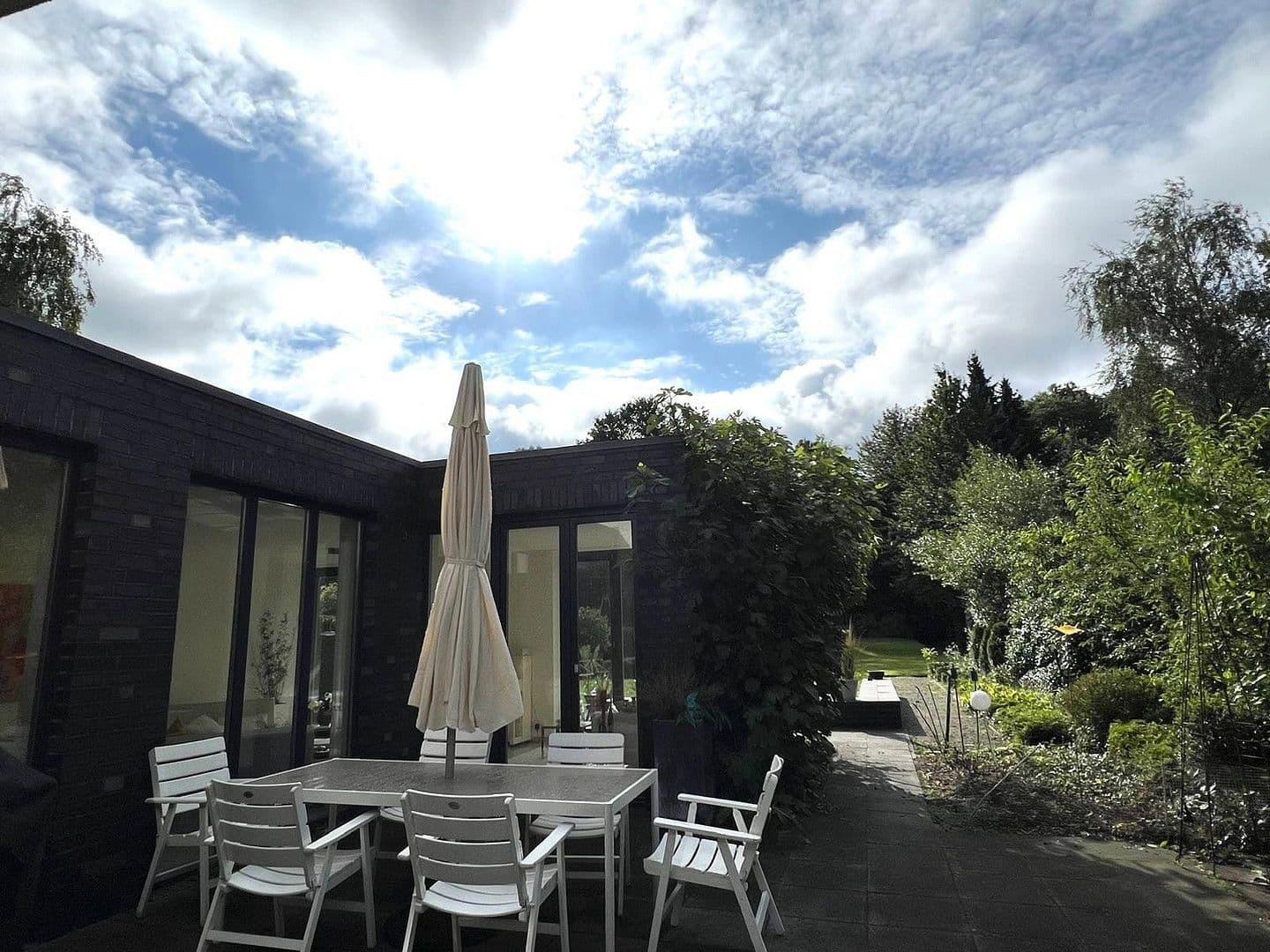 Predaj domu 272 m², pozemek 1.072 m², Oldenburg, Dolné Sasko Predaj domu 272 m², pozemek 1.072 m², Oldenburg, Dolné Sasko