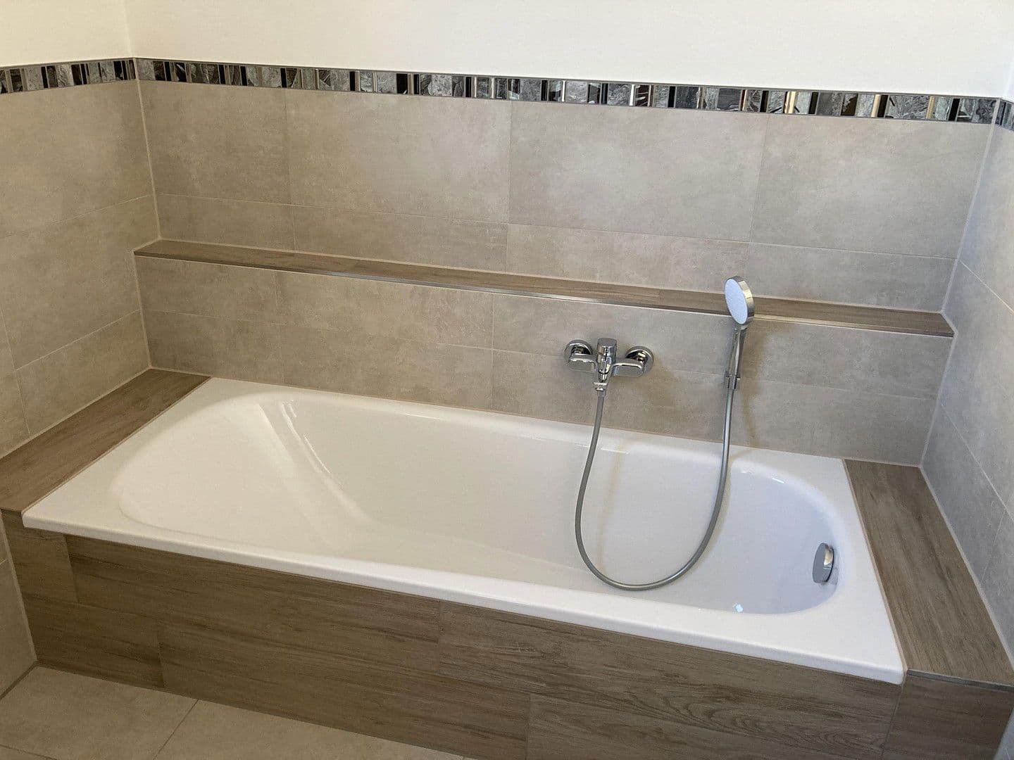 Prenájom domu 139 m², pozemek 329 m², Donaustauf, Bavorsko Prenájom domu 139 m², pozemek 329 m², Donaustauf, Bavorsko