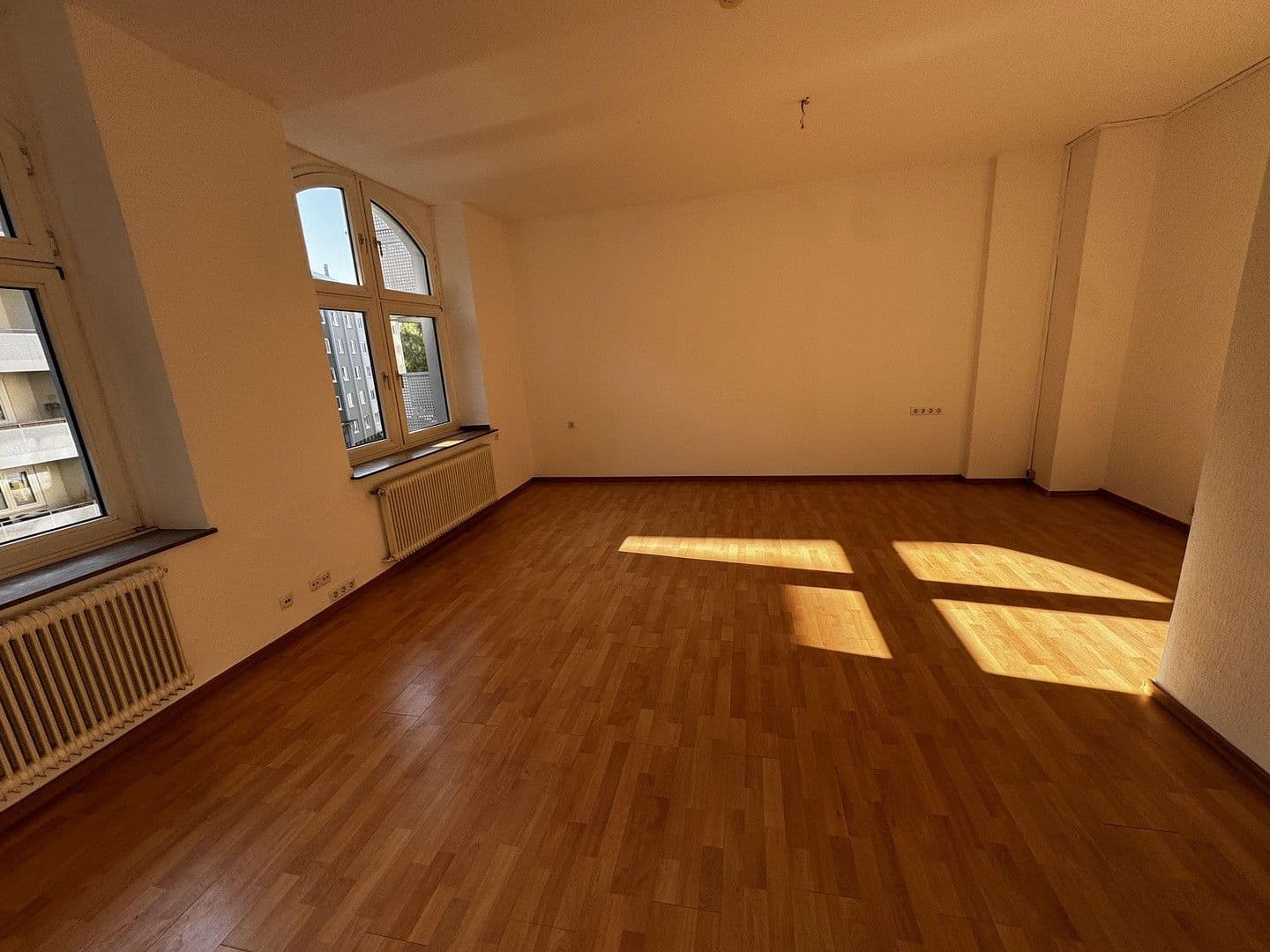 Prenájom bytu 3-izbový 106 m², Hausmannstraße 22, Dortmund, Severné Porýnie - Westfálsko Prenájom bytu 3-izbový 106 m², Hausmannstraße 22, Dortmund, Severné Porýnie - Westfálsko