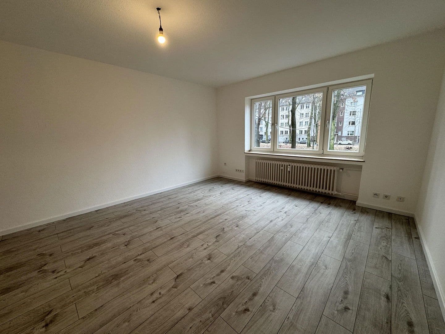 Predaj bytu 3-izbový 89 m², Heinrichstr. 105, Düsseldorf, Severné Porýnie - Westfálsko Predaj bytu 3-izbový 89 m², Heinrichstr. 105, Düsseldorf, Severné Porýnie - Westfálsko
