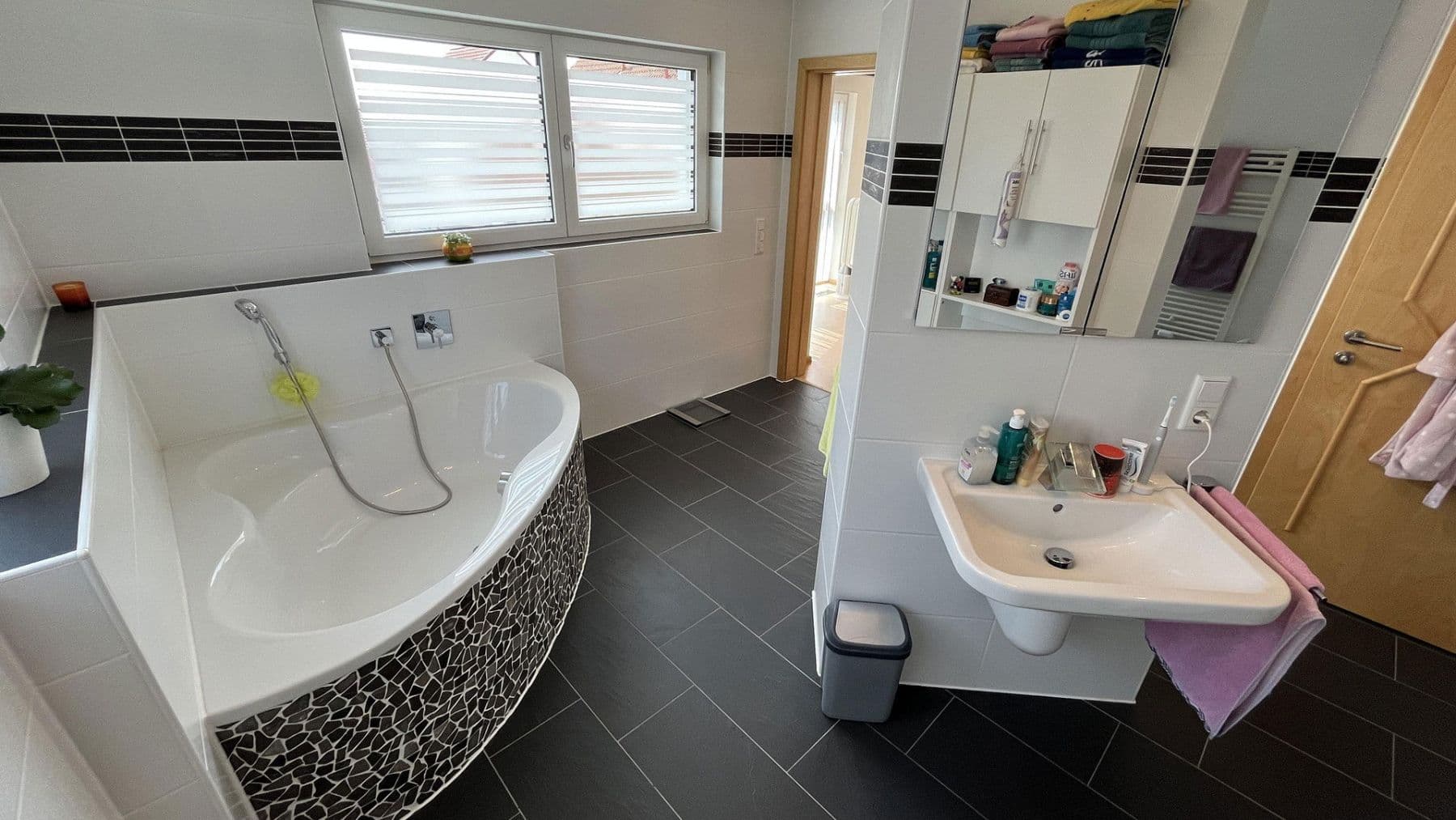 Predaj domu 381 m², pozemek 476 m², Anna-Nopper-Str. 17, Kornwestheim, Bádensko-Wurttembersko Predaj domu 381 m², pozemek 476 m², Anna-Nopper-Str. 17, Kornwestheim, Bádensko-Wurttembersko