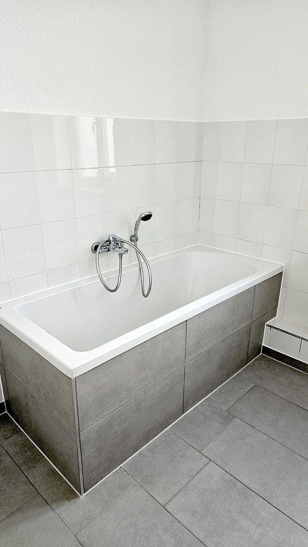 Prenájom bytu 4-izbový 140 m², Wilhelm-Stolle-Platz 1, Zwickau, Sasko Prenájom bytu 4-izbový 140 m², Wilhelm-Stolle-Platz 1, Zwickau, Sasko