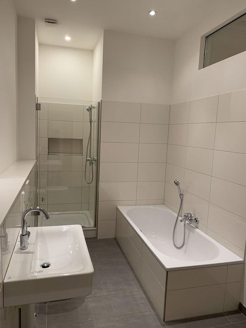 Prenájom bytu 4-izbový 112 m², Trimbornstrasse 11, Köln, Severné Porýnie - Westfálsko Prenájom bytu 4-izbový 112 m², Trimbornstrasse 11, Köln, Severné Porýnie - Westfálsko