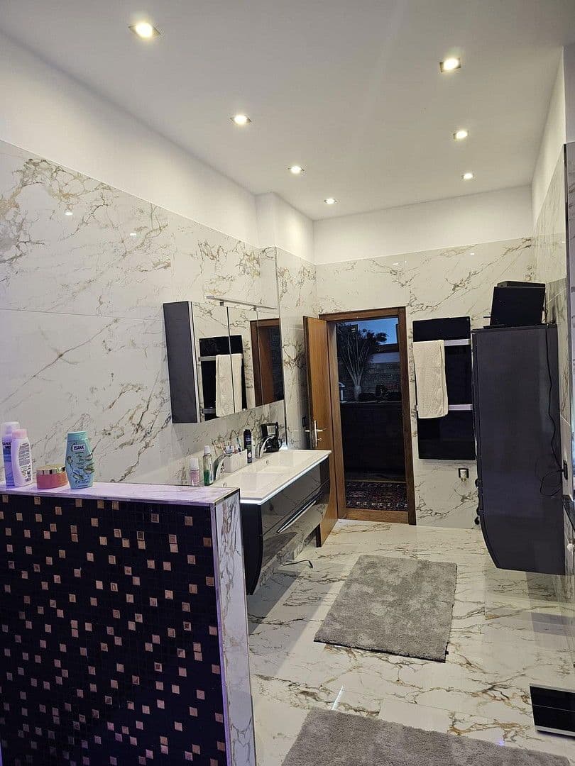 Predaj domu 650 m², pozemek 2.000 m², Bad König, Hesensko Predaj domu 650 m², pozemek 2.000 m², Bad König, Hesensko