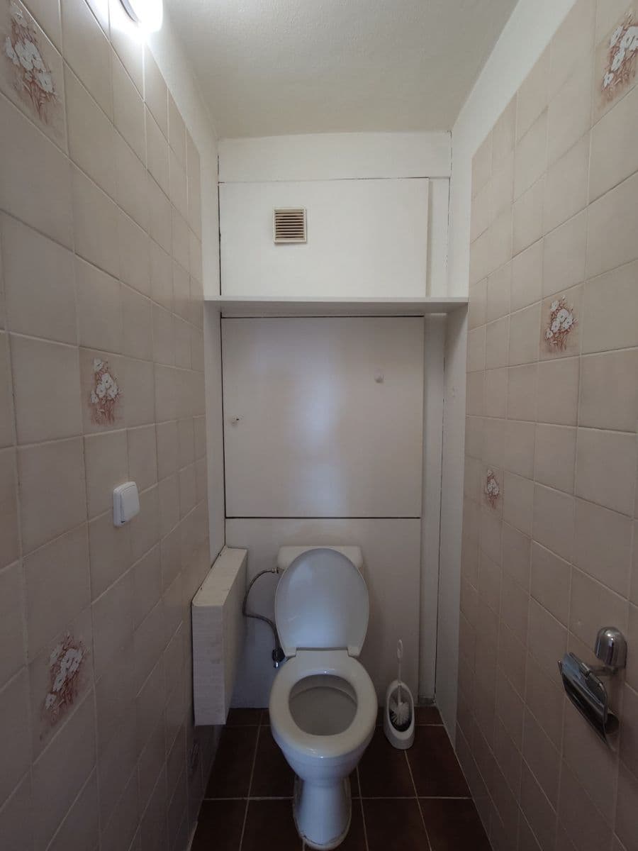 Prenájom bytu 3-izbový 78 m², Ve Svahu, Praha, Praha Prenájom bytu 3-izbový 78 m², Ve Svahu, Praha, Praha