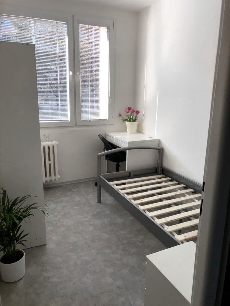 Predaj bytu 4-izbový 68 m², Mimoňská, Praha, Praha Predaj bytu 4-izbový 68 m², Mimoňská, Praha, Praha