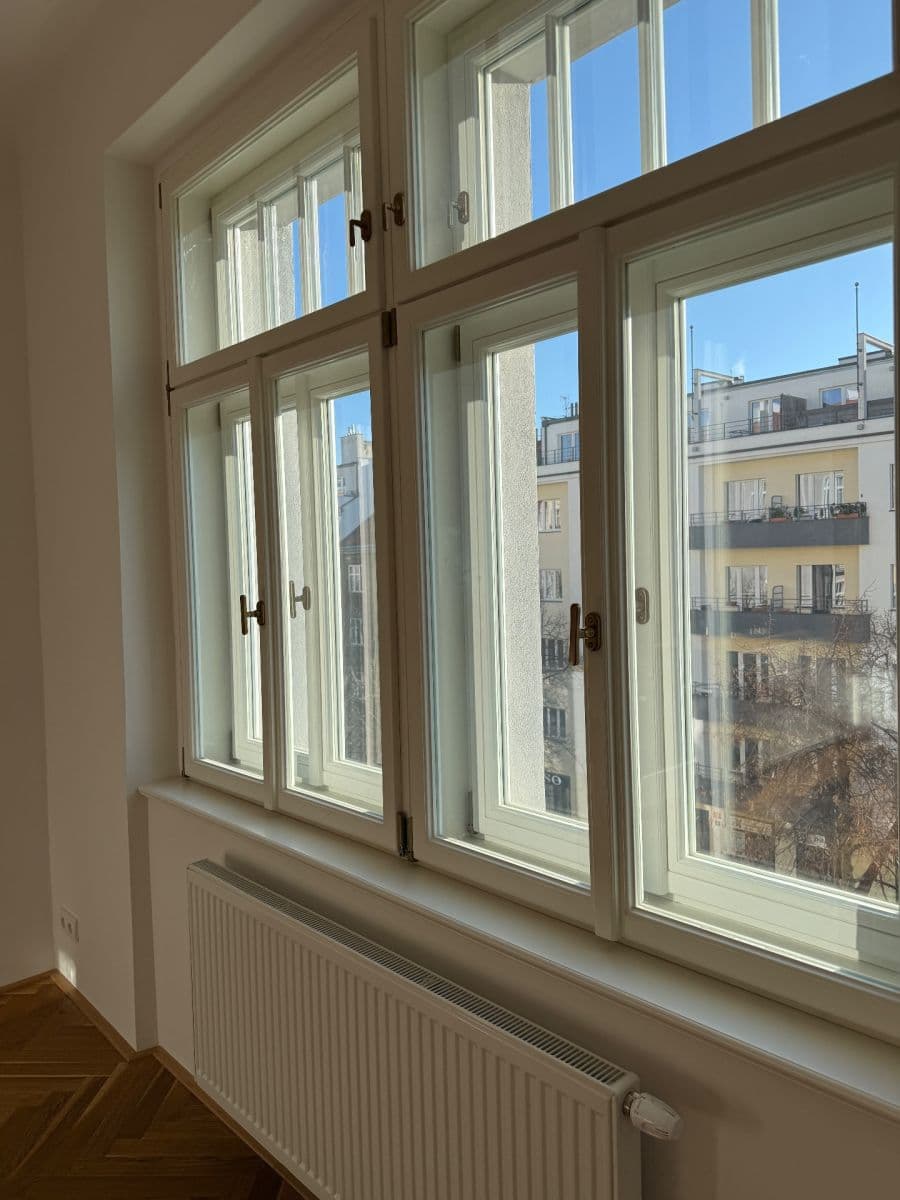 Prenájom bytu 2-izbový 52 m², 28. pluku, Praha, Praha Prenájom bytu 2-izbový 52 m², 28. pluku, Praha, Praha