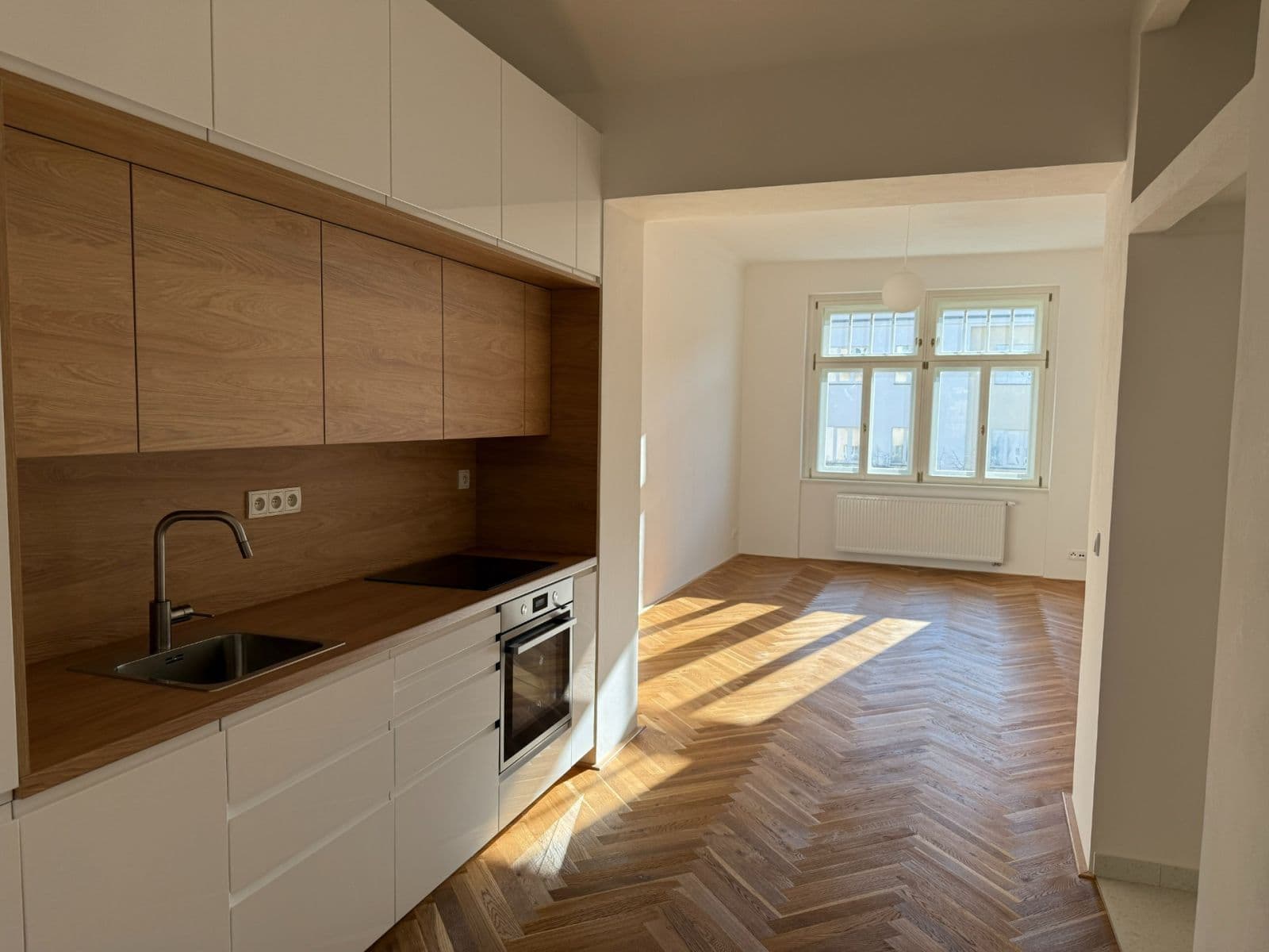 Prenájom bytu 2-izbový 52 m², 28. pluku, Praha, Praha Prenájom bytu 2-izbový 52 m², 28. pluku, Praha, Praha