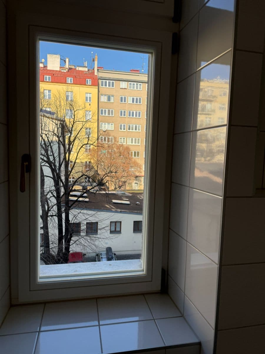 Prenájom bytu 2-izbový 52 m², 28. pluku, Praha, Praha Prenájom bytu 2-izbový 52 m², 28. pluku, Praha, Praha