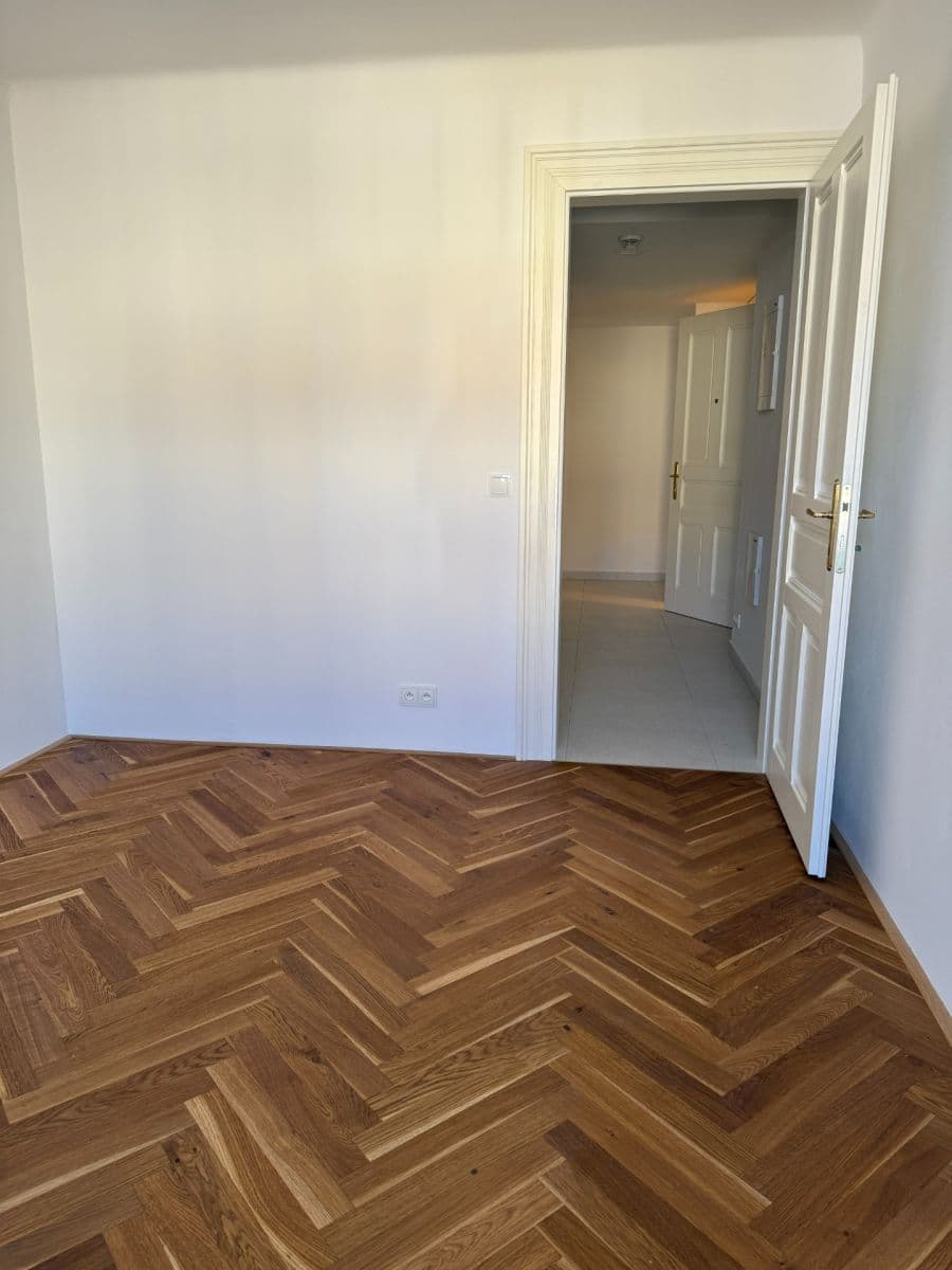 Prenájom bytu 2-izbový 52 m², 28. pluku, Praha, Praha Prenájom bytu 2-izbový 52 m², 28. pluku, Praha, Praha