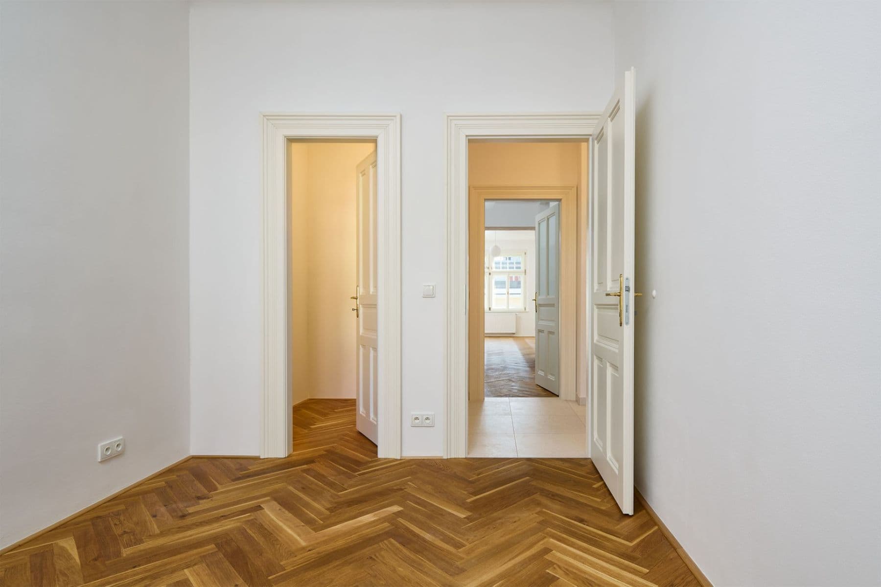 Prenájom bytu 2-izbový 52 m², 28. pluku, Praha, Praha Prenájom bytu 2-izbový 52 m², 28. pluku, Praha, Praha