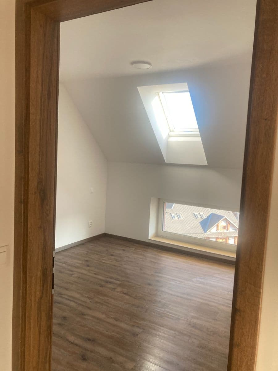 Prenájom bytu 3-izbový 70 m², U Uranie, Praha, Praha Prenájom bytu 3-izbový 70 m², U Uranie, Praha, Praha