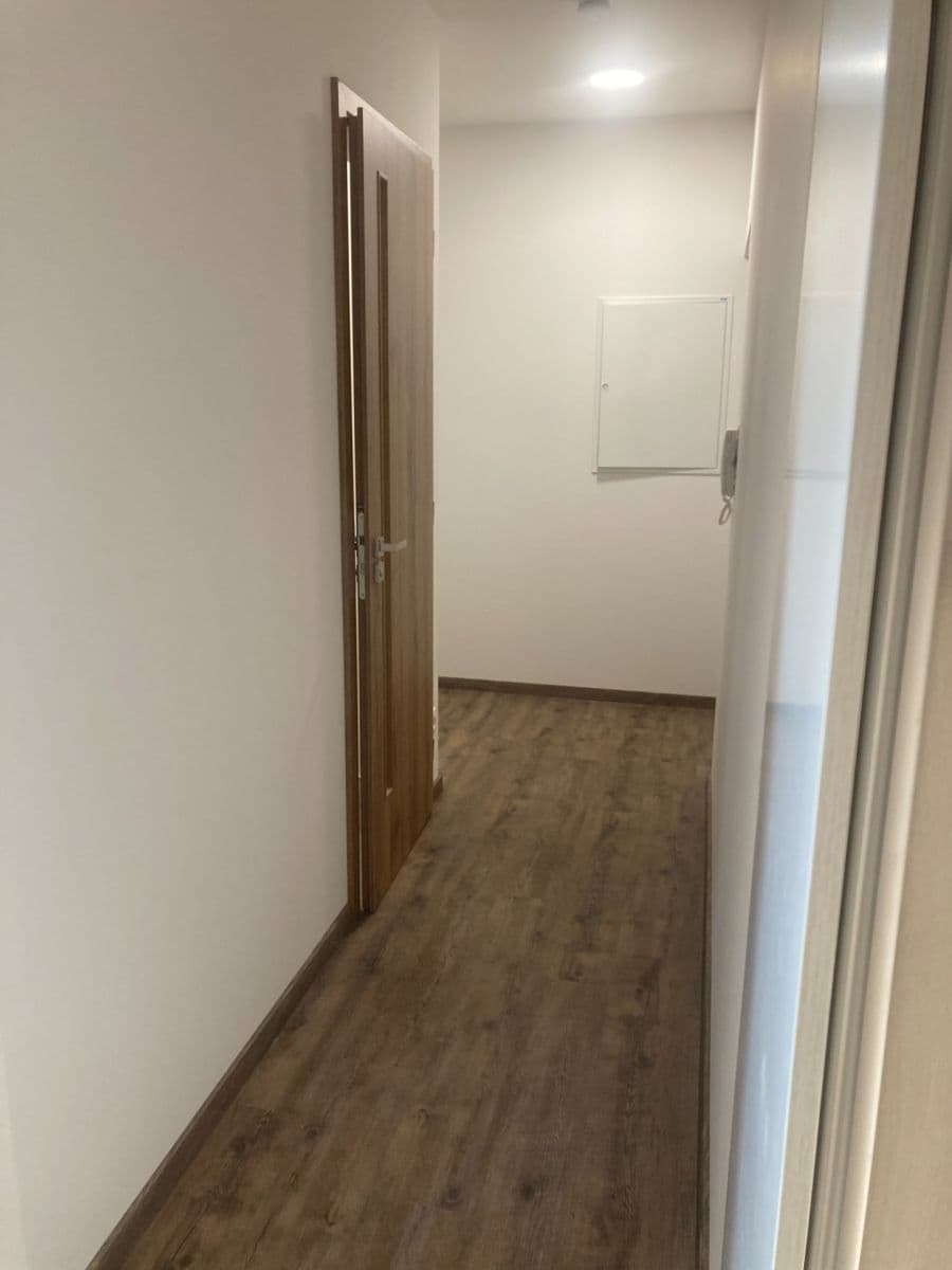 Prenájom bytu 3-izbový 70 m², U Uranie, Praha, Praha Prenájom bytu 3-izbový 70 m², U Uranie, Praha, Praha