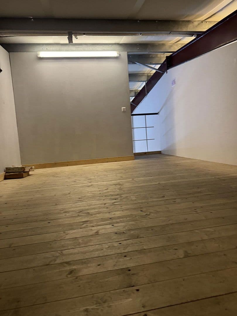 Prenájom nebytového priestoru 183 m², Thiendorf, Sasko Prenájom nebytového priestoru 183 m², Thiendorf, Sasko