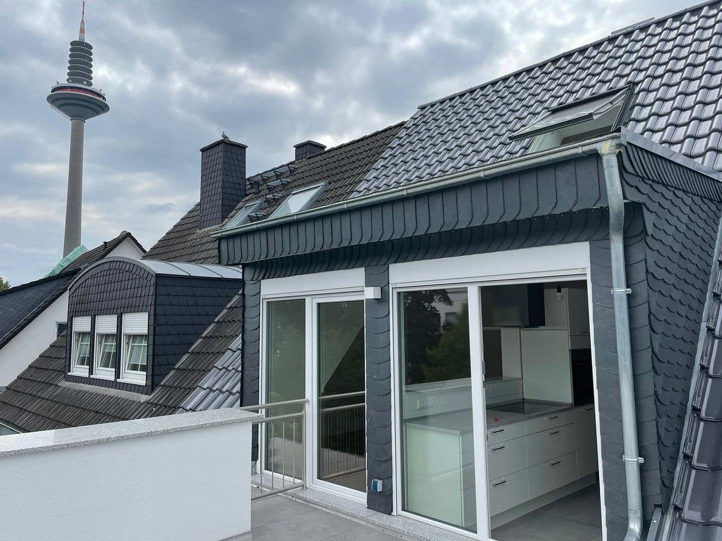 Prenájom bytu 3-izbový 81 m², Frankfurt am Main, Hesensko Prenájom bytu 3-izbový 81 m², Frankfurt am Main, Hesensko