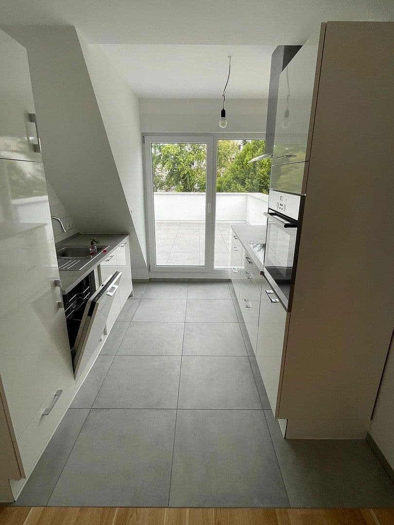 Prenájom bytu 3-izbový 81 m², Frankfurt am Main, Hesensko Prenájom bytu 3-izbový 81 m², Frankfurt am Main, Hesensko