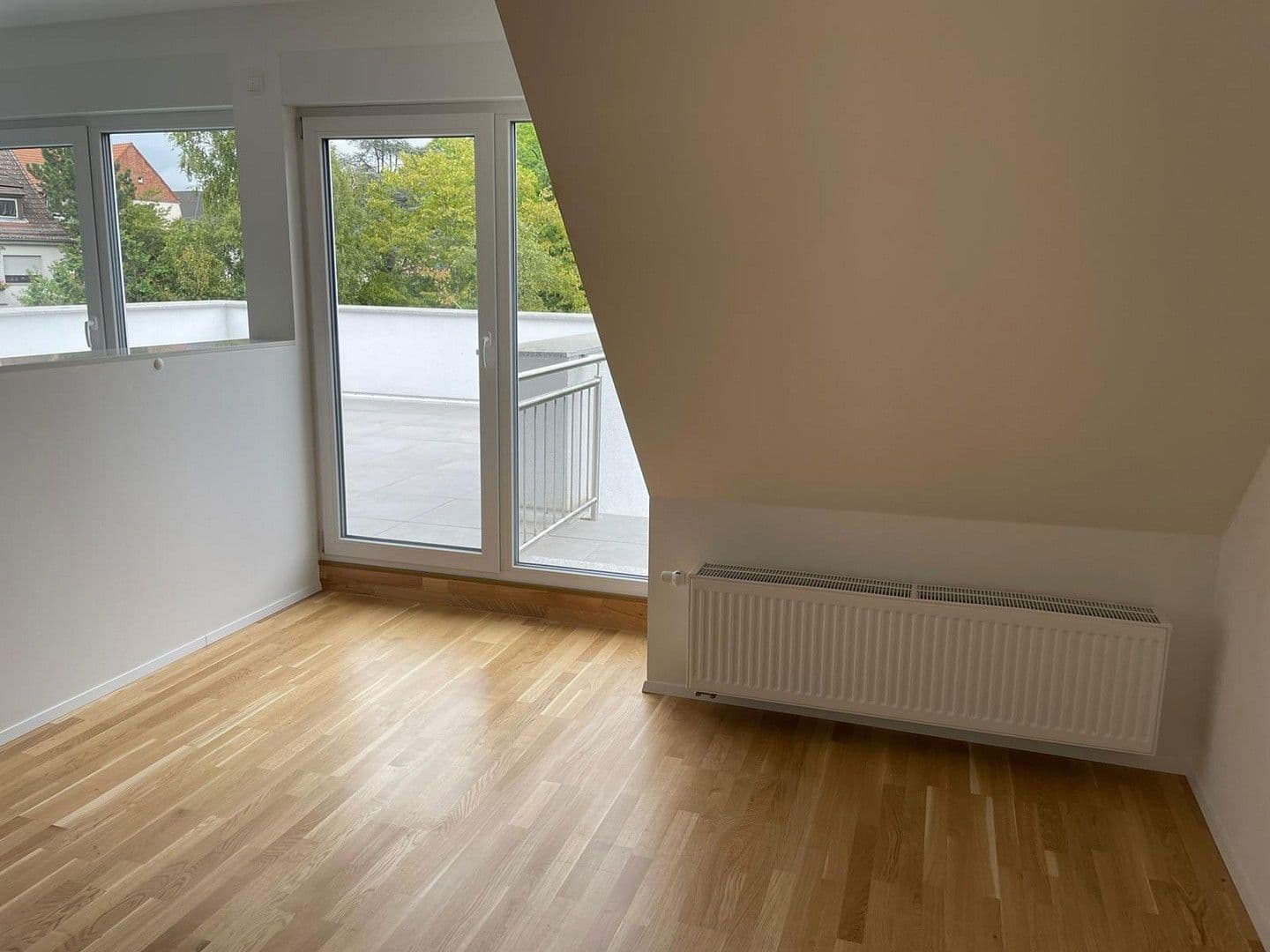 Prenájom bytu 3-izbový 81 m², Frankfurt am Main, Hesensko Prenájom bytu 3-izbový 81 m², Frankfurt am Main, Hesensko