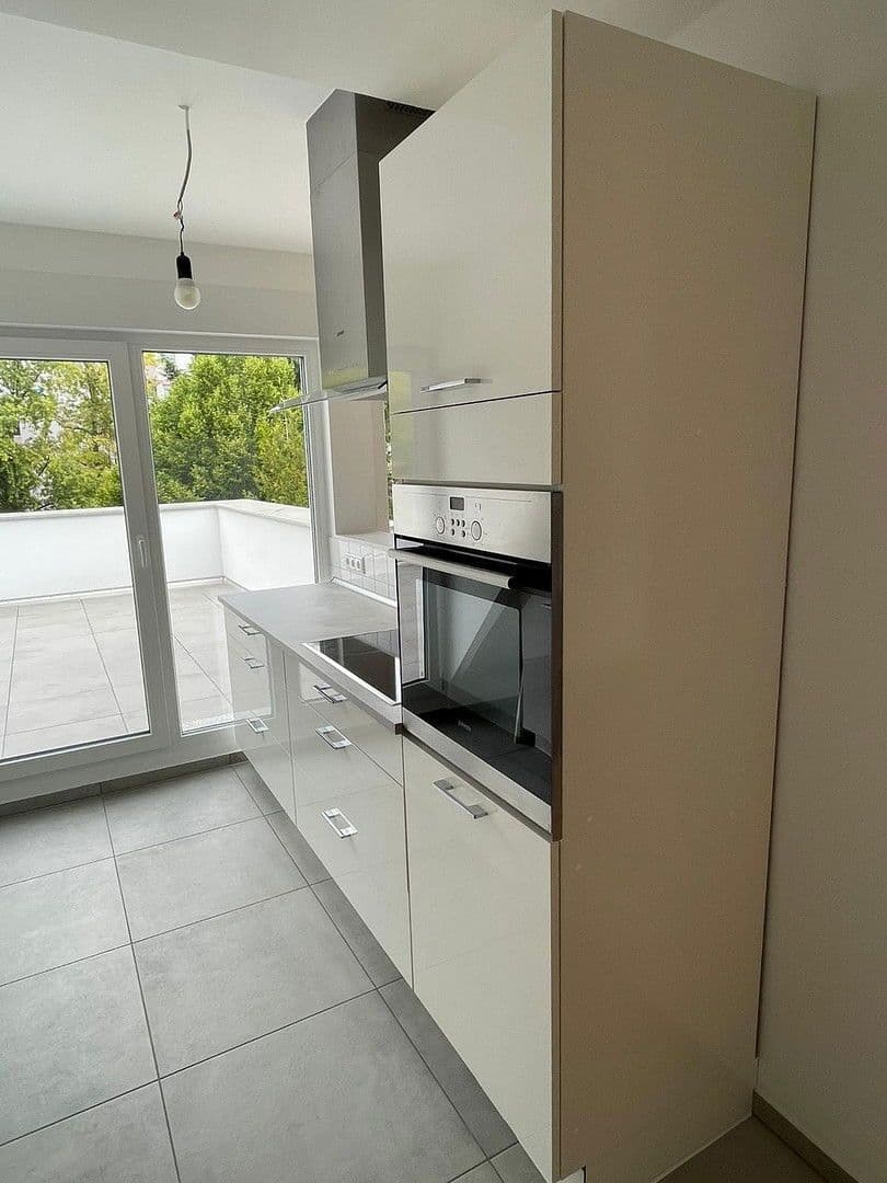 Prenájom bytu 3-izbový 81 m², Frankfurt am Main, Hesensko Prenájom bytu 3-izbový 81 m², Frankfurt am Main, Hesensko