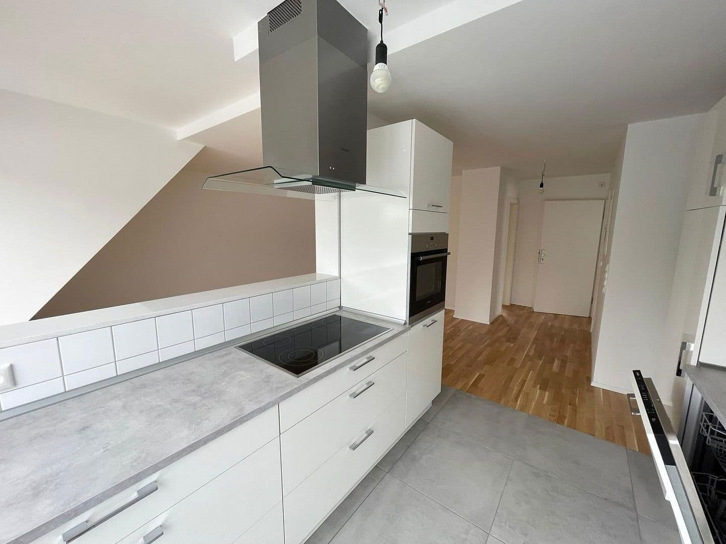 Prenájom bytu 3-izbový 81 m², Frankfurt am Main, Hesensko Prenájom bytu 3-izbový 81 m², Frankfurt am Main, Hesensko