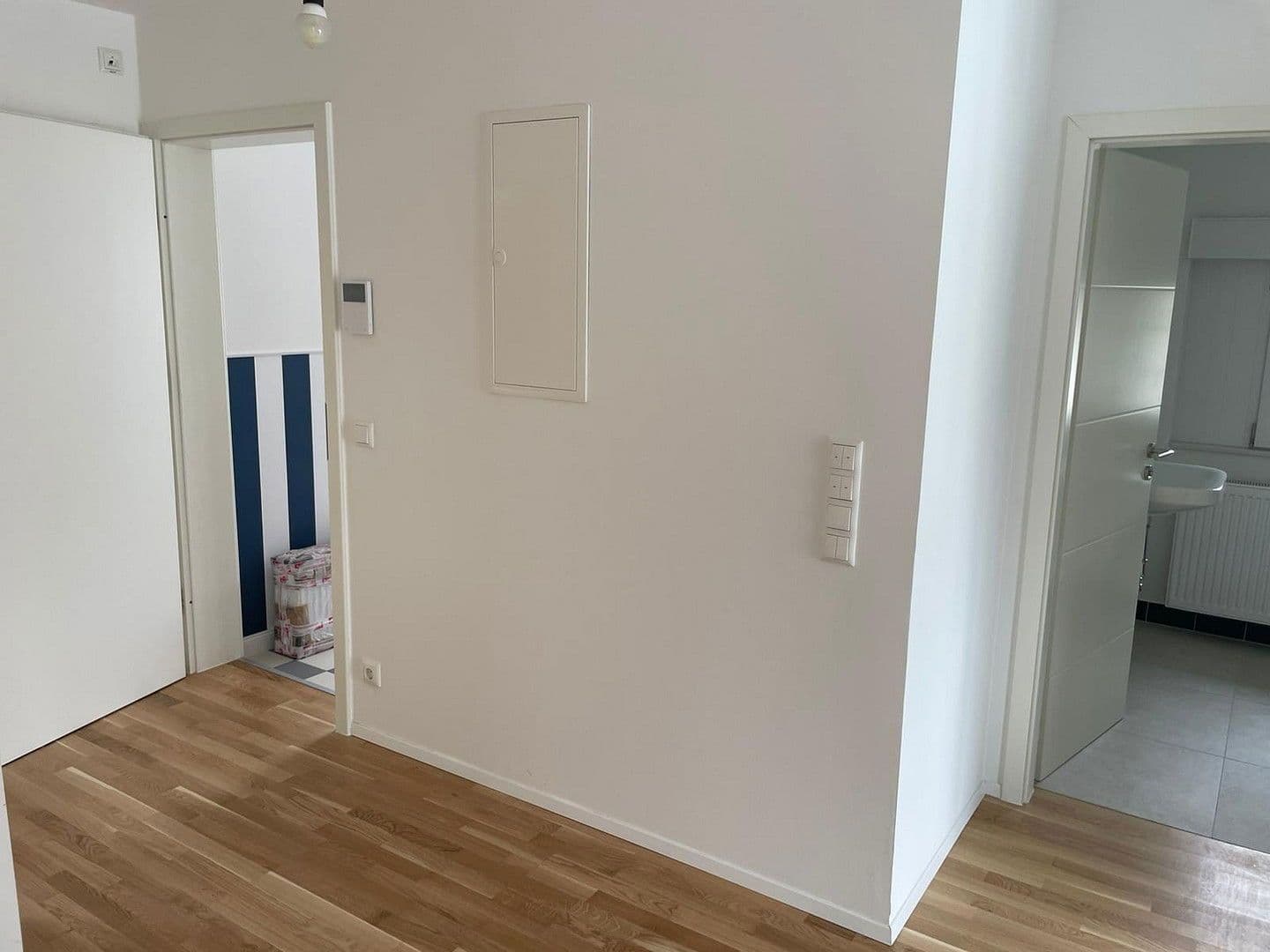 Prenájom bytu 3-izbový 81 m², Frankfurt am Main, Hesensko Prenájom bytu 3-izbový 81 m², Frankfurt am Main, Hesensko