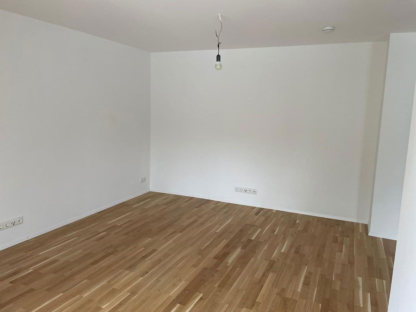 Prenájom bytu 3-izbový 81 m², Frankfurt am Main, Hesensko Prenájom bytu 3-izbový 81 m², Frankfurt am Main, Hesensko