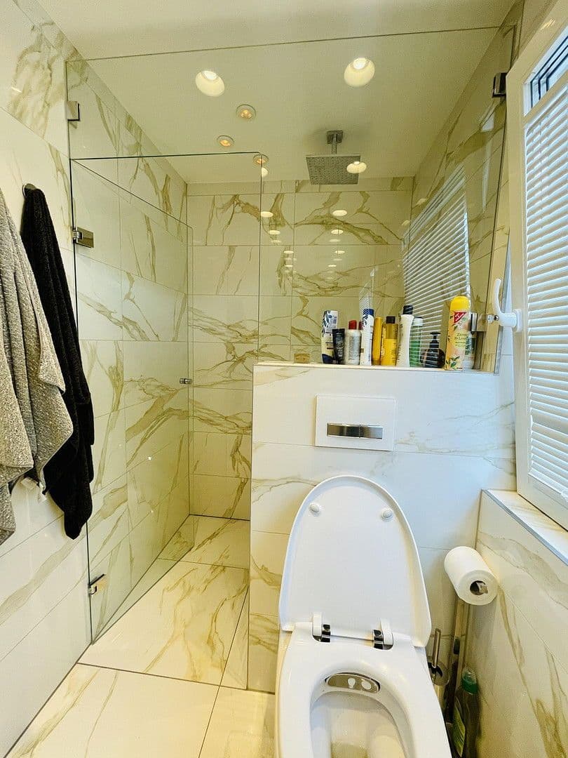 Prenájom bytu 5-izbový 224 m², Düsseldorf, Severné Porýnie - Westfálsko Prenájom bytu 5-izbový 224 m², Düsseldorf, Severné Porýnie - Westfálsko