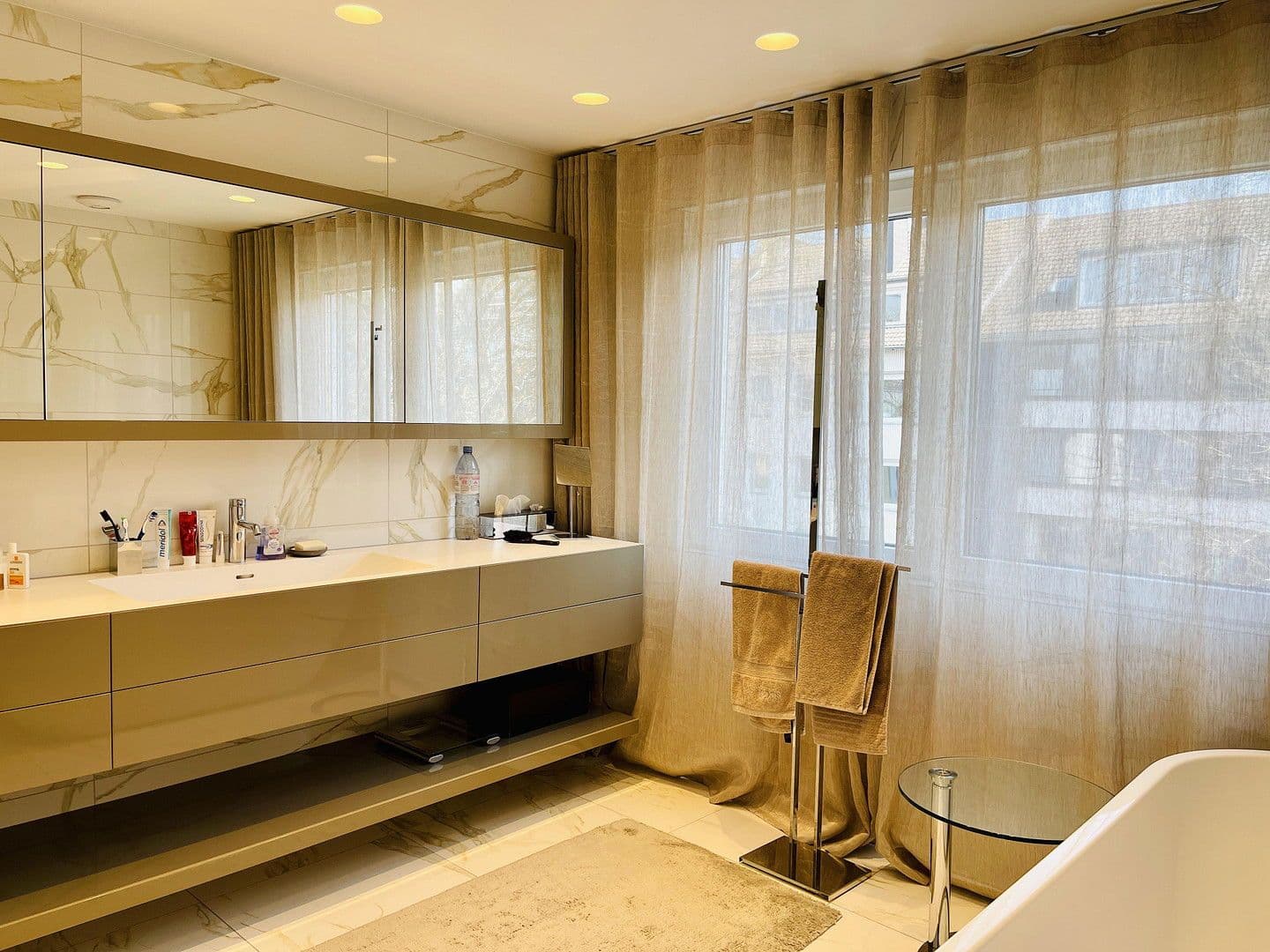 Prenájom bytu 5-izbový 224 m², Düsseldorf, Severné Porýnie - Westfálsko Prenájom bytu 5-izbový 224 m², Düsseldorf, Severné Porýnie - Westfálsko