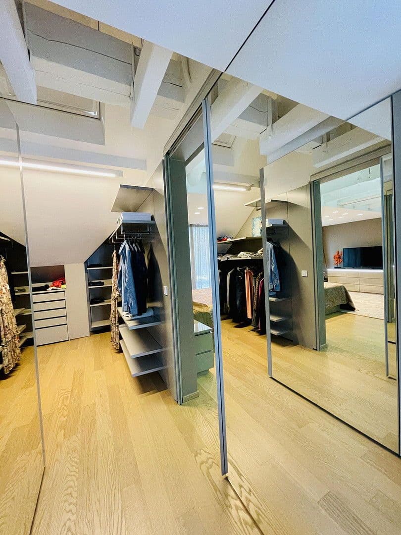 Prenájom bytu 5-izbový 224 m², Düsseldorf, Severné Porýnie - Westfálsko Prenájom bytu 5-izbový 224 m², Düsseldorf, Severné Porýnie - Westfálsko