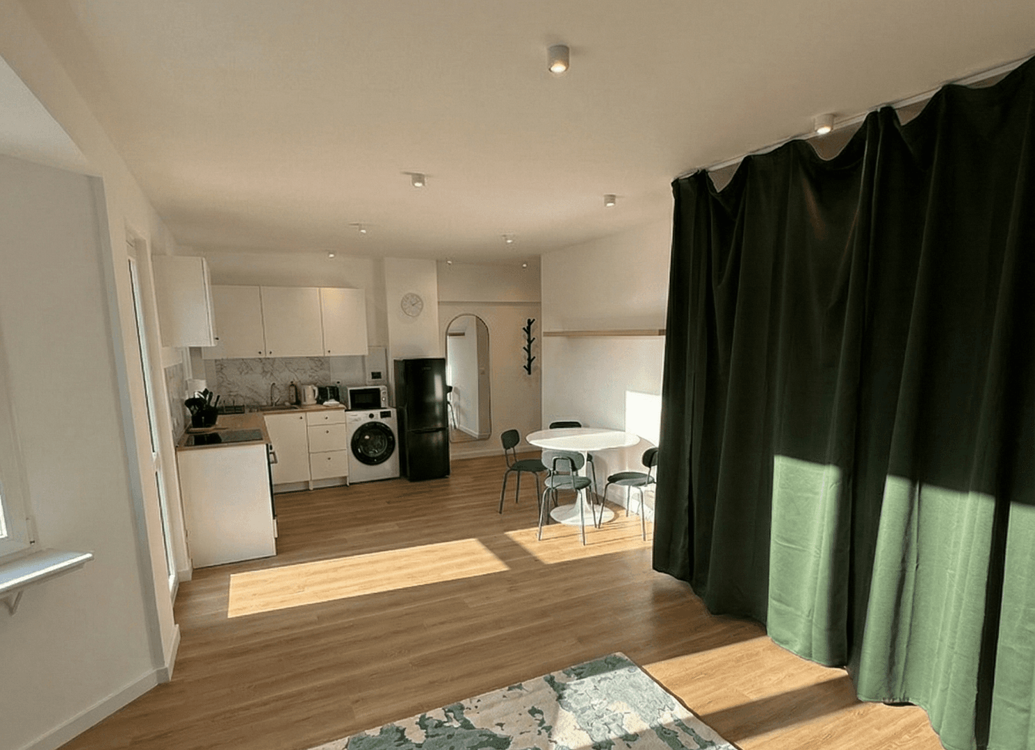 Prenájom bytu 1-izbový 41 m², Luisenstraße 45, Düsseldorf, Severné Porýnie - Westfálsko Prenájom bytu 1-izbový 41 m², Luisenstraße 45, Düsseldorf, Severné Porýnie - Westfálsko