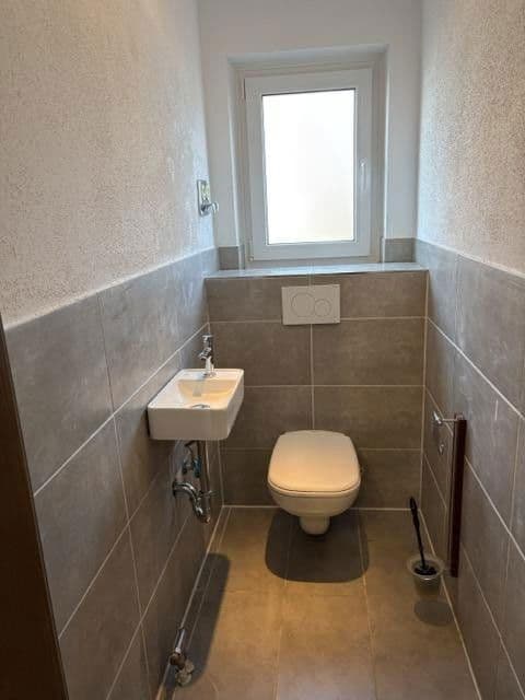 Prenájom bytu 4-izbový 105 m², Einsteinstr. 42, Heilbronn, Bádensko-Wurttembersko Prenájom bytu 4-izbový 105 m², Einsteinstr. 42, Heilbronn, Bádensko-Wurttembersko