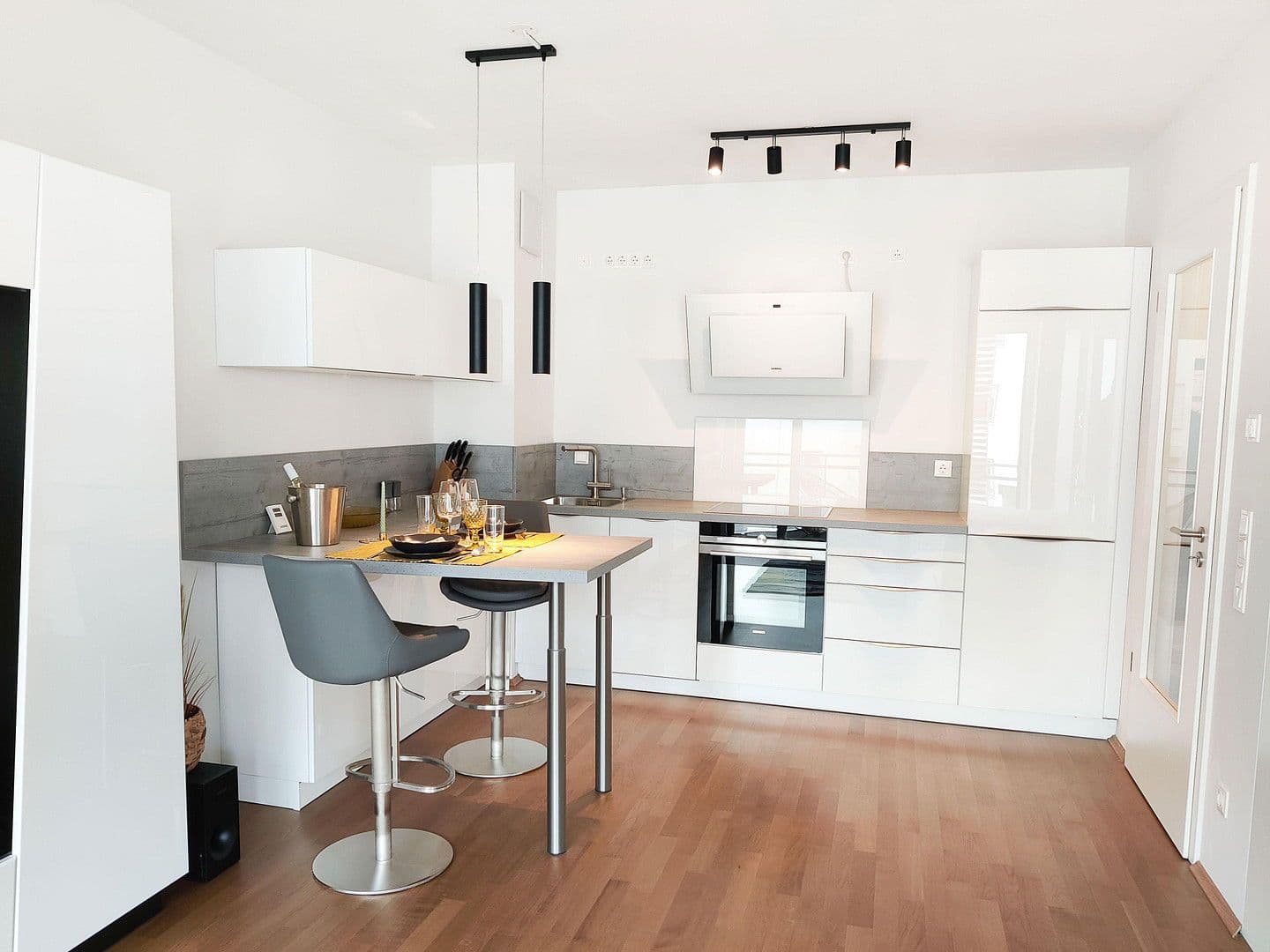 Prenájom bytu 1-izbový 37 m², München, Bavorsko Prenájom bytu 1-izbový 37 m², München, Bavorsko