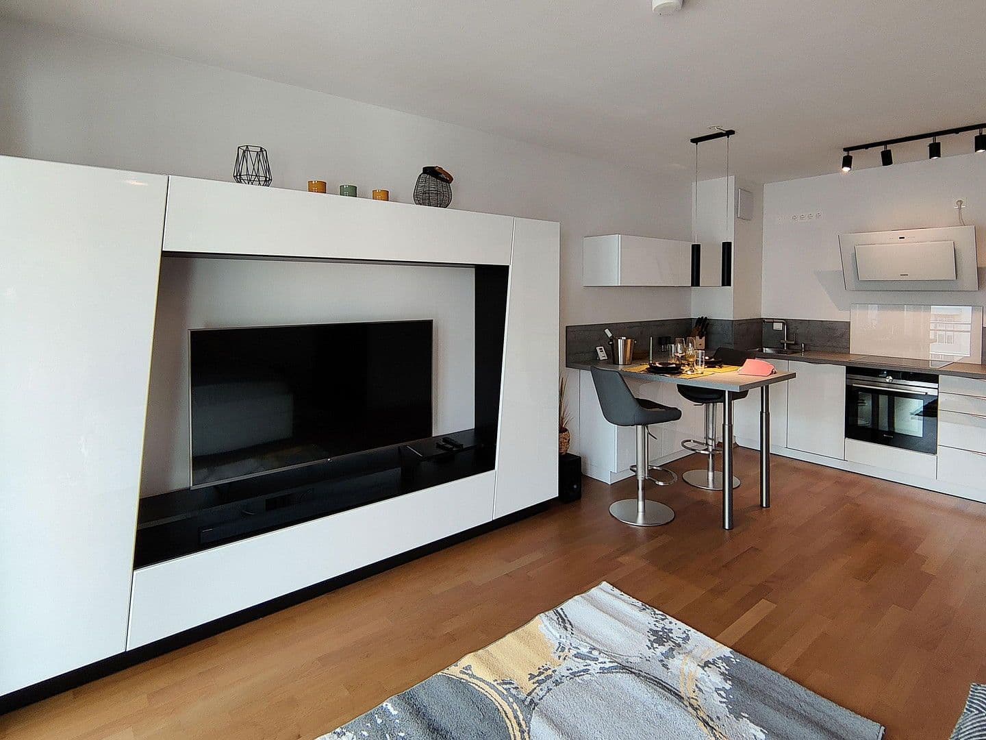 Prenájom bytu 1-izbový 37 m², München, Bavorsko Prenájom bytu 1-izbový 37 m², München, Bavorsko