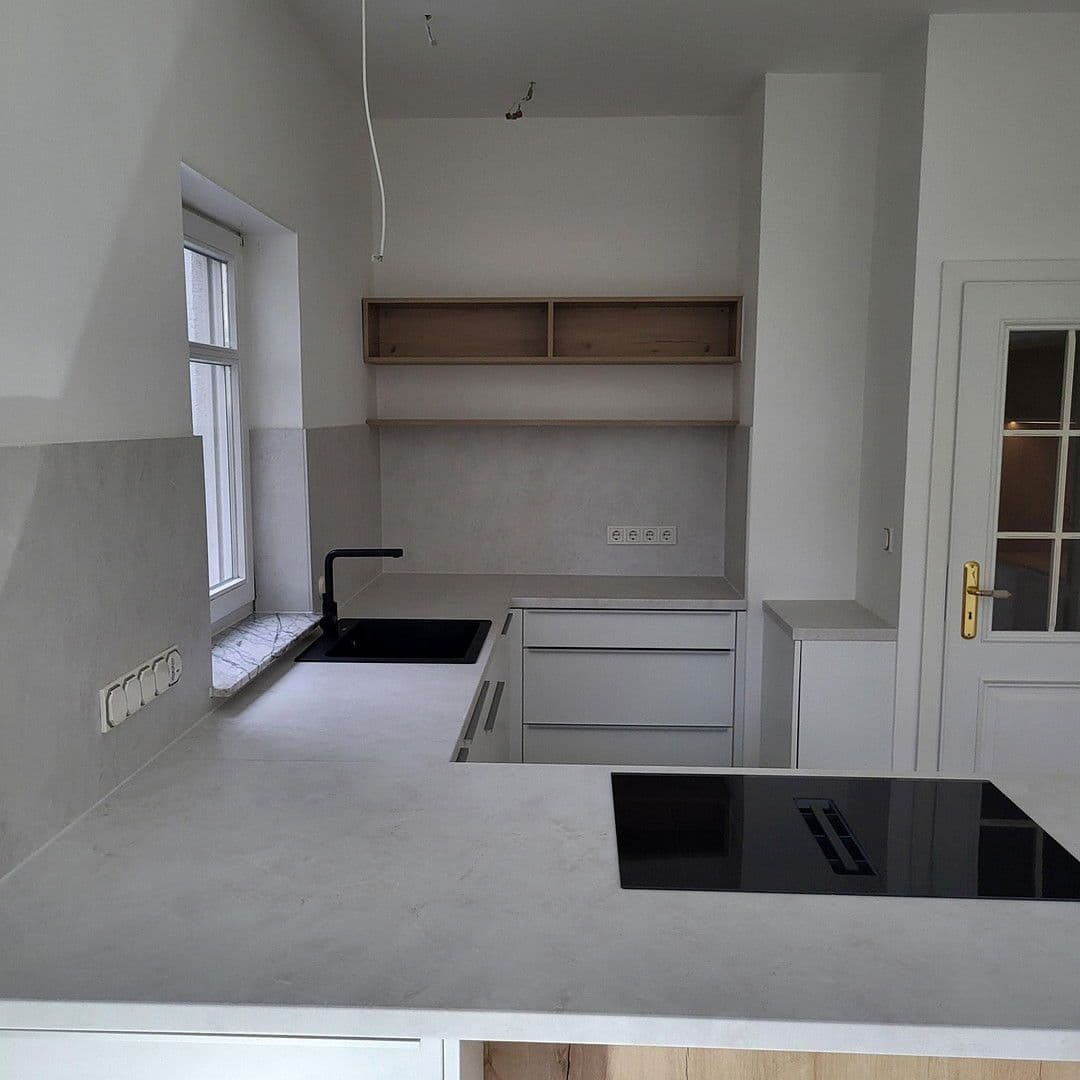 Prenájom bytu 6-izbový 175 m², Oberursel (Taunus), Hesensko Prenájom bytu 6-izbový 175 m², Oberursel (Taunus), Hesensko