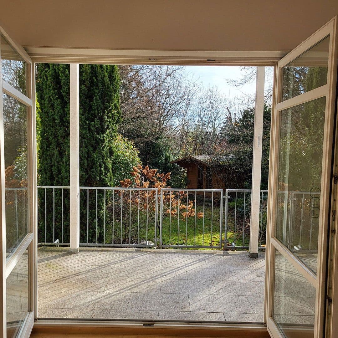 Prenájom bytu 6-izbový 175 m², Oberursel (Taunus), Hesensko Prenájom bytu 6-izbový 175 m², Oberursel (Taunus), Hesensko