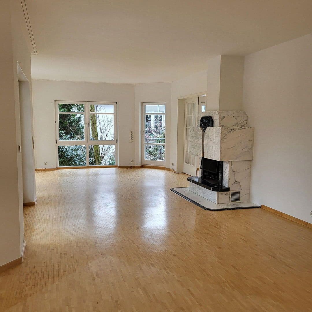 Prenájom bytu 6-izbový 175 m², Oberursel (Taunus), Hesensko Prenájom bytu 6-izbový 175 m², Oberursel (Taunus), Hesensko