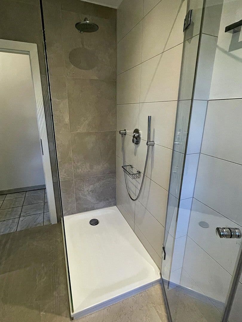 Prenájom bytu 6-izbový 175 m², Oberursel (Taunus), Hesensko Prenájom bytu 6-izbový 175 m², Oberursel (Taunus), Hesensko